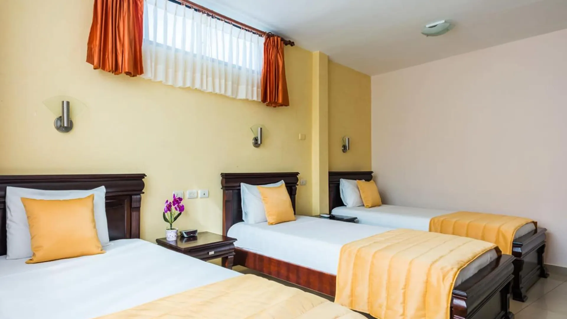 Hotel Flamingo Puerto Ayora  Puerto Ayora (Galapagos Islands)